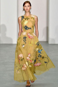 Vestido Maxi Amarillo con Estampado Floral y Cuello Redondo